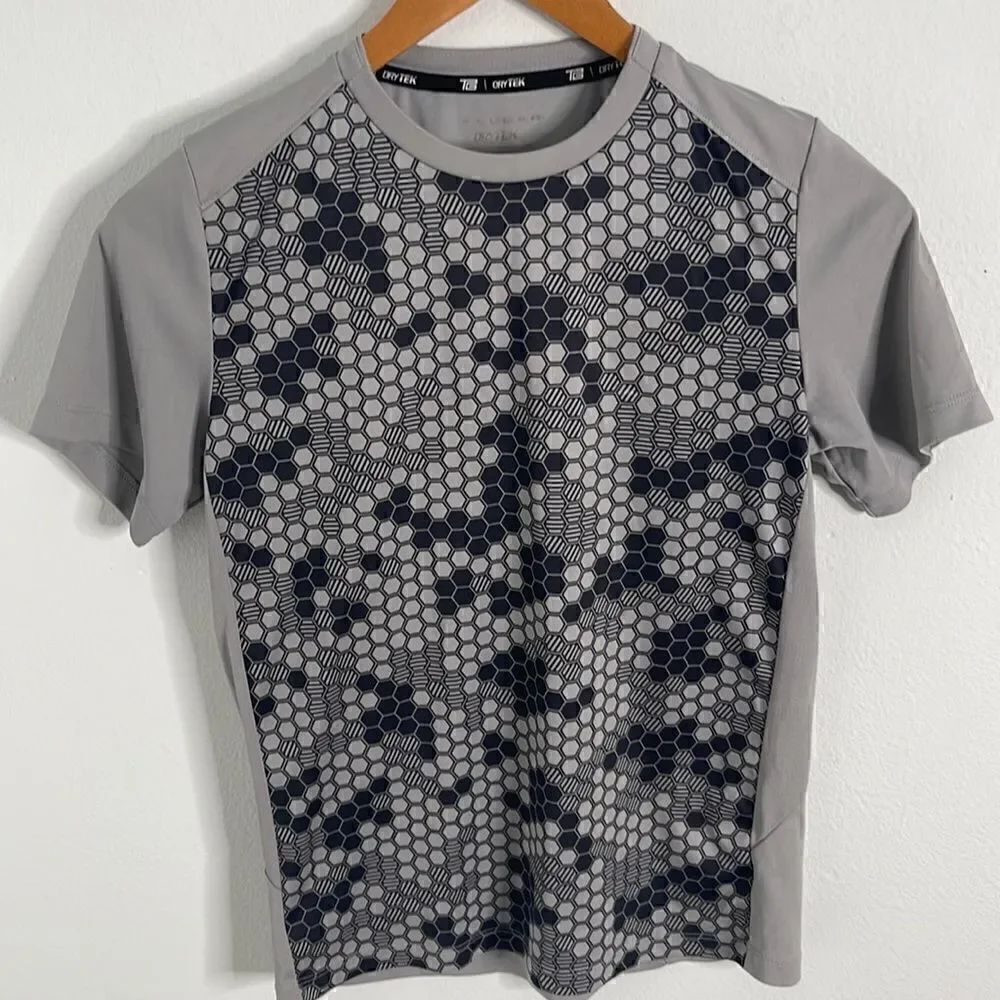 Tek Gear Dri Tek athletic shirt. Size Boys Large (14/16). Zipper pocket on back.
